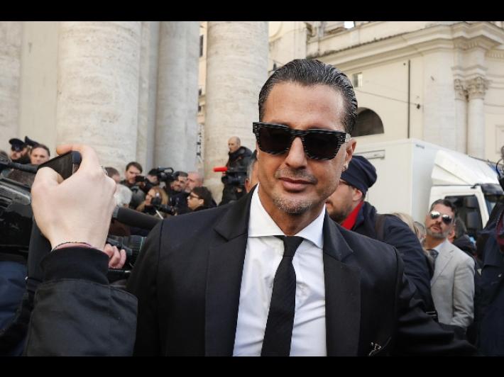 Giudice, 'per Corona una denuncia, non rimuove i video su Signorini'