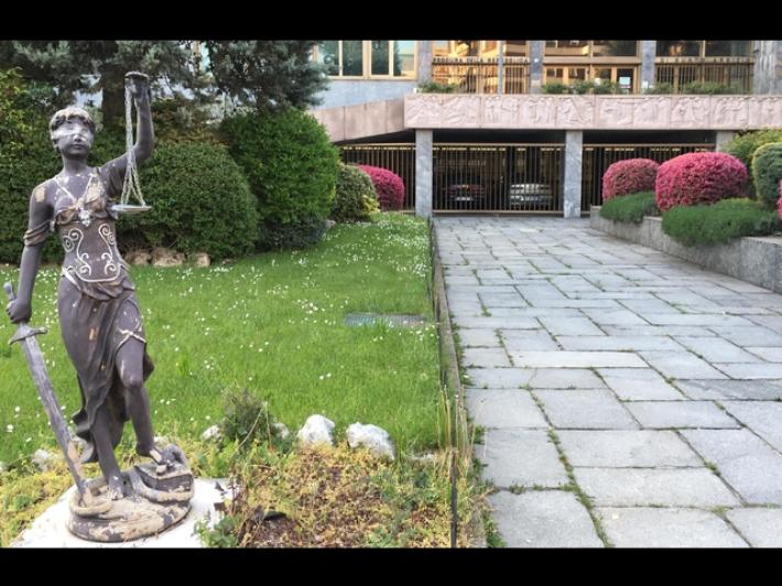 Mamma a 11 anni, condannato il vicino di casa che la violent&ograve;