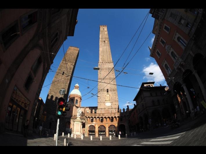 Omicidio nel parco della Montagnola a Bologna: 21enne ucciso a coltellate 