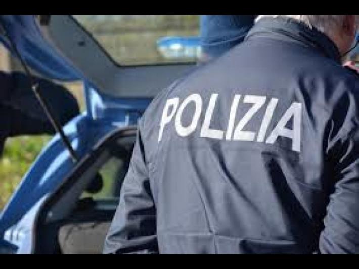 Agguato a Scampia, ucciso un uomo mentre era dal barbiere 