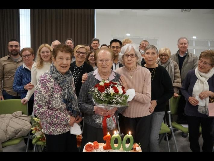 Compie 100 anni, chiede un 'minuto di rumore' per Giulia