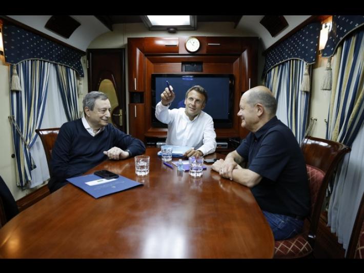 Meloni, politica estera non &egrave; fare foto con Macron e Scholz