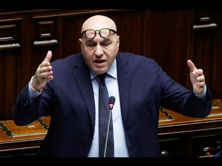 Il ministro della Difesa Crosetto trasportato d'urgenza in ospedale. A febbraio era gi&agrave; stato ricoverato per una pericardite