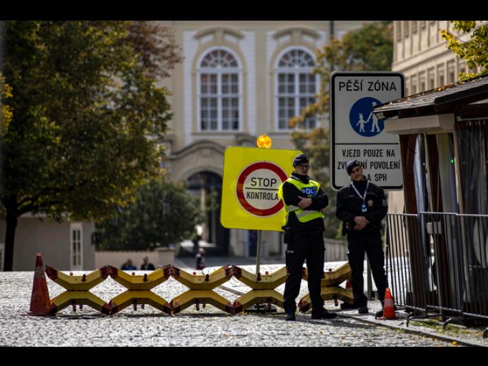 Sparatoria all'Universit&agrave; di Praga, docente italiana salva perch&eacute; era il suo giorno libero