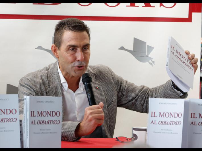 Salvini: "Vannacci ha accettato di candidarsi con la Lega. Il generale: "Sar&ograve; un candidato indipendente"