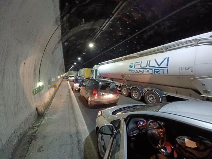 Lunghe code in AutoFiori nel Savonese: cantiere rimosso fino all'Epifania