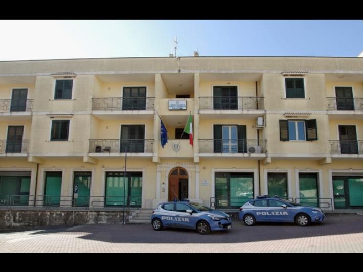 Invia foto intime della sua ex al marito di lei: arrestato 39enne 