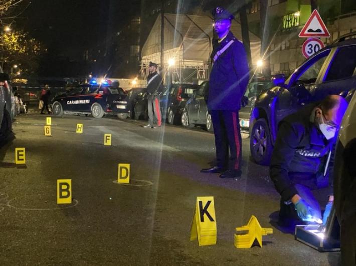Spari in strada a Roma, ucciso un 33enne
