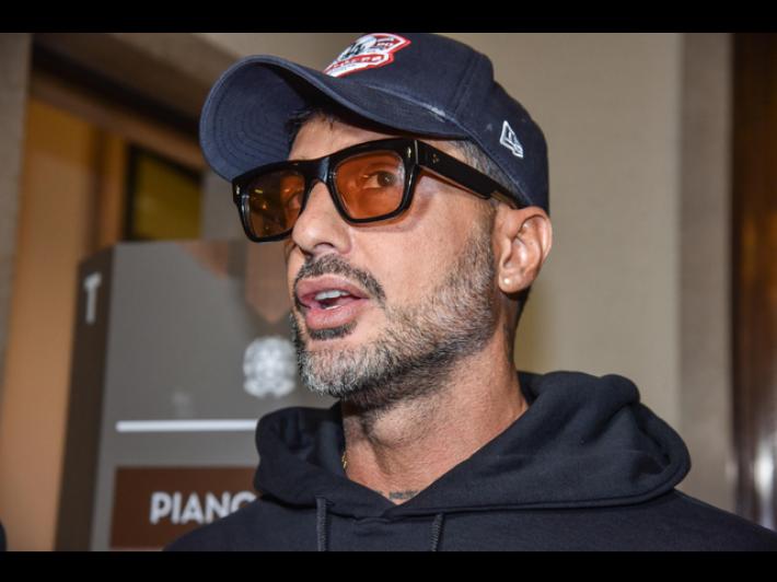 'Tent&ograve; un ricatto con video intimo', Corona a processo a Milano