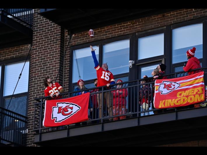 Spari alla parata del Super Bowl, un morto e 9 feriti