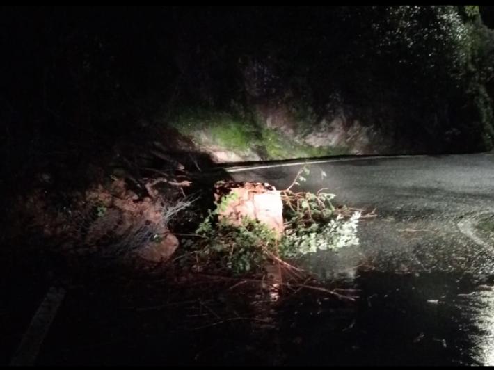 Frana sulla statale della Cisa fra Santo Stefano di Magra e Aulla 