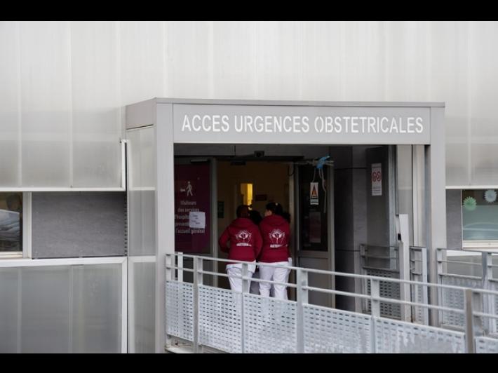 Francia,  il Senato d&agrave; il via libera al diritto d'aborto in Costituzione