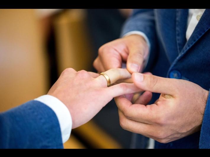 La Chiesa greca scomunica i deputati dopo la legge sulle nozze gay 