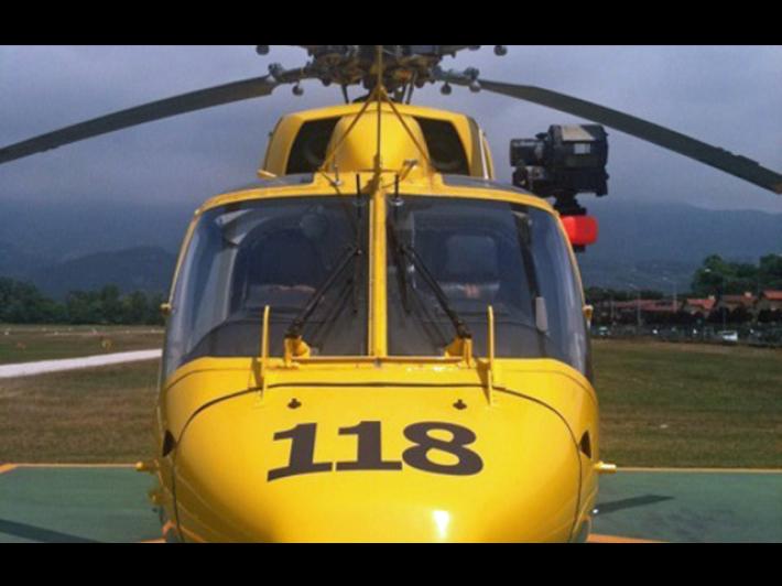 Scontro auto-moto sull'Appennino reggiano: grave un 58enne portato al Maggiore in elicottero 