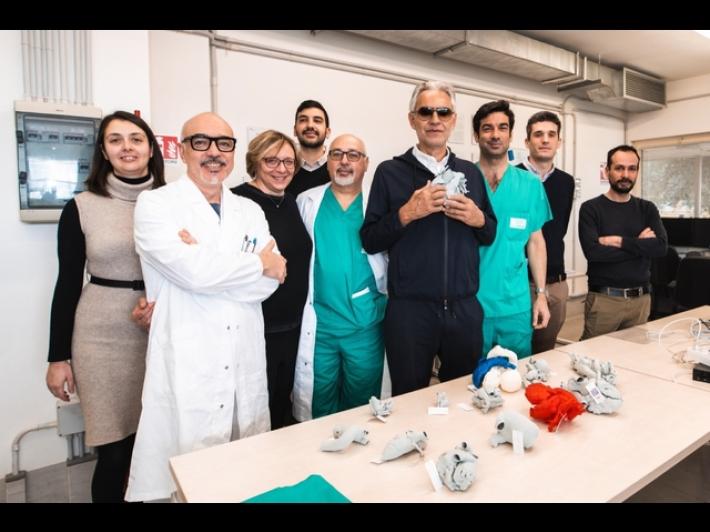 L'ospedale di Massa dona a Bocelli il modello 3d del suo cuore