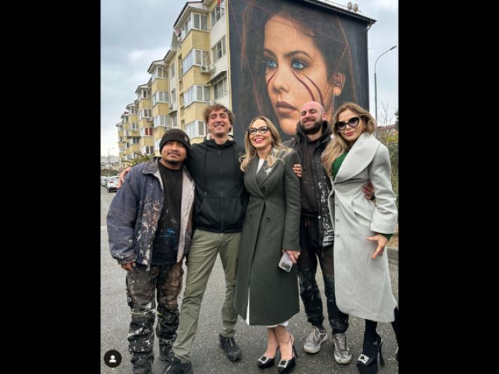 Russia, murale di Ornella Muti a Sochi realizzato dallo street artist italiano Jorit