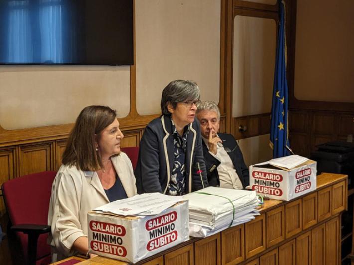 Opposizioni lanciano raccolta firme per legge sul salario minimo