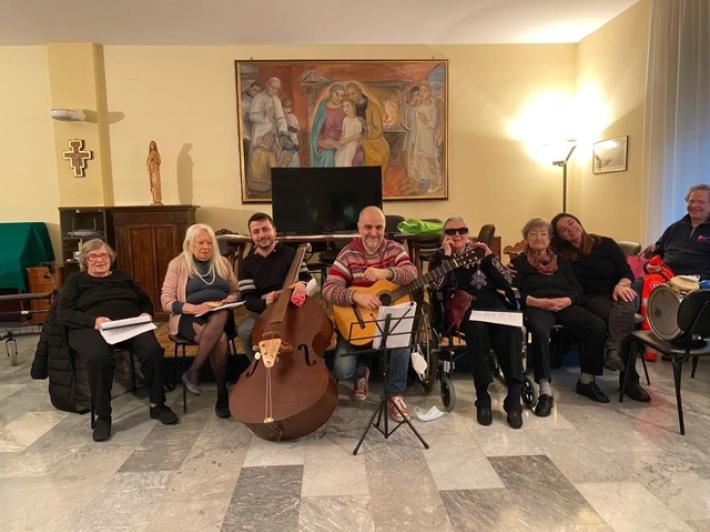 A Firenze il 'Sanremo' delle rsa, anziani diventano cantanti