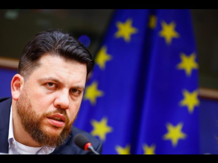 Aggredito a martellate Volkov, braccio destro di Navalny