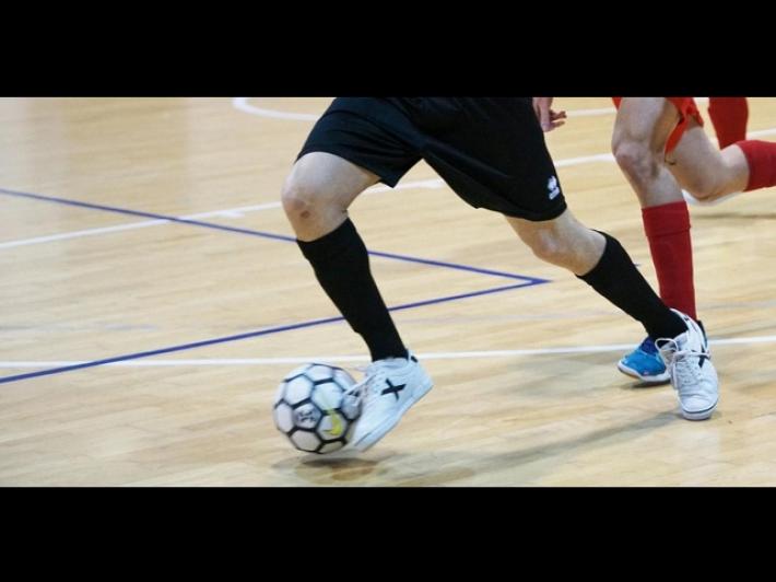 Gli cade addosso la porta da calcio: a Sassari bimbo di 9 anni muore al campetto