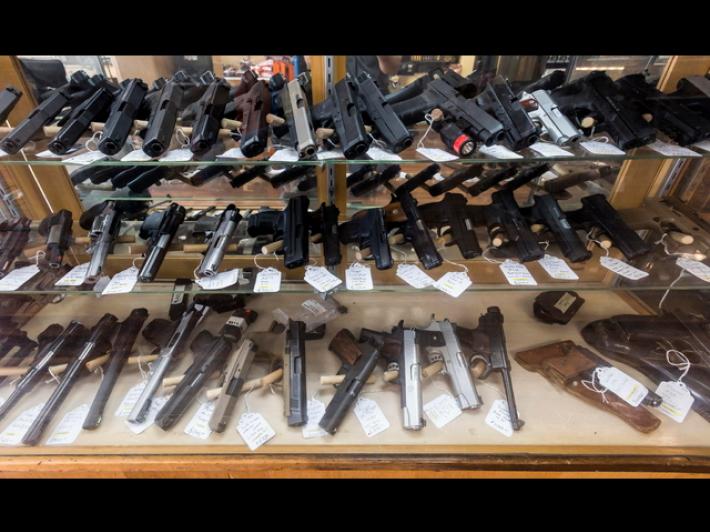 Usa: pistola sul divano, bimbo di 3 anni spara e muore