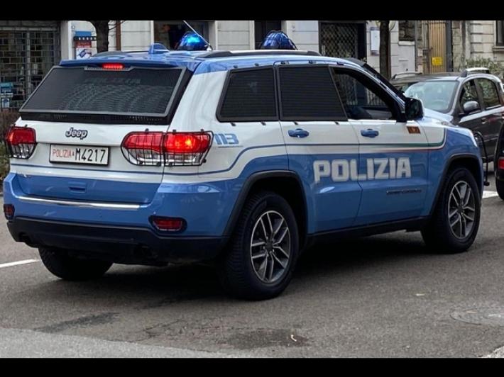 Spari in piazza ad Afragola dopo i battesimi: due  persone ferite