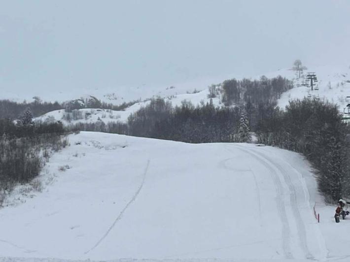 Cade sulle piste sci dell'Abetone, 60enne soccorso con l'elicottero