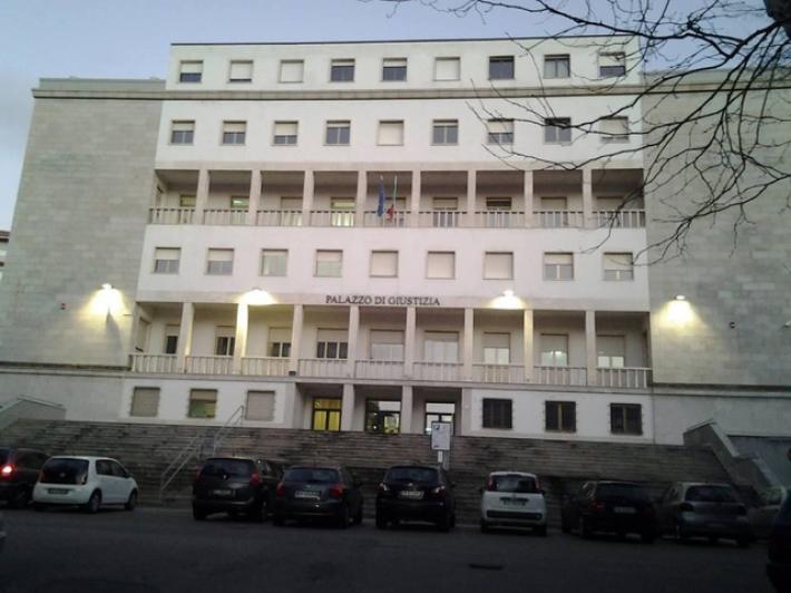 Uccise l'anziana madre in casa, condannato a 18 anni a Nuoro