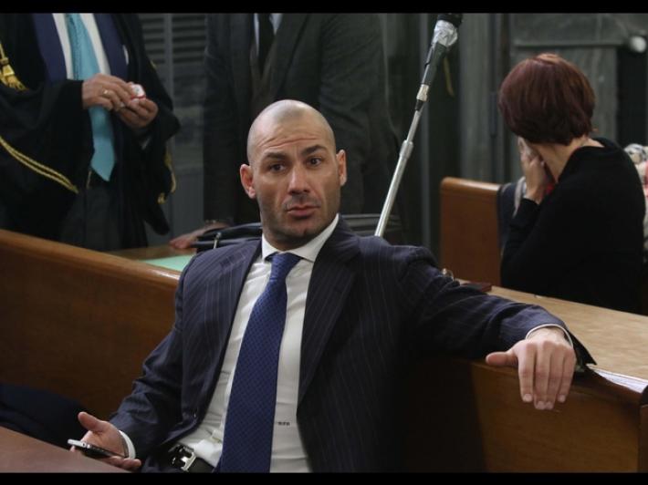 Riccardo Bossi a processo per maltrattamenti verso la madre