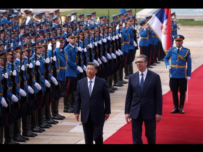 A Belgrado bagno di folla per presidente cinese Xi Jinping