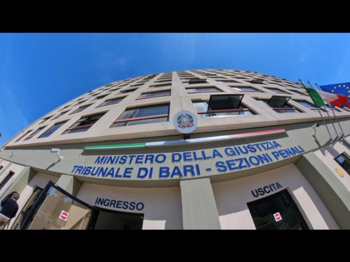 Soldi dai pazienti, oncologo Lorusso patteggia 5 anni