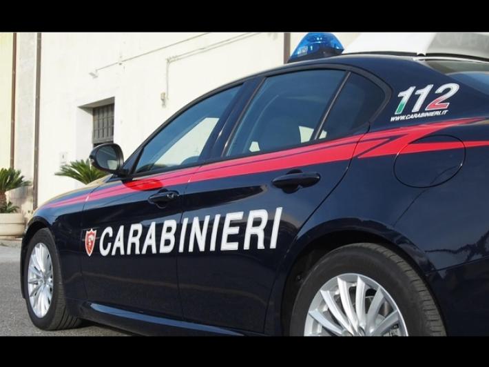 Vendica figlia tradita sparando contro casa ragazzina, 2 arresti