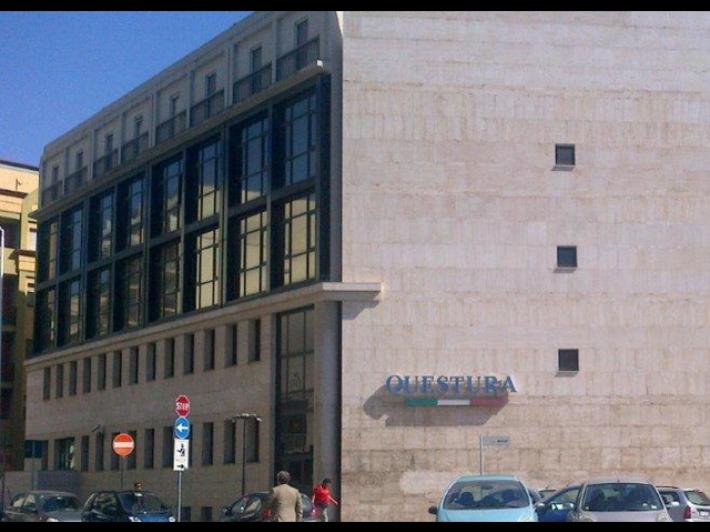 Bomba e minacce contro forze dell'ordine, 3 arresti a Cagliari