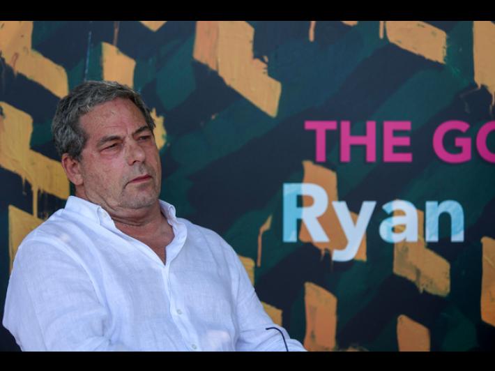 Miccich&egrave;, gatto in auto blu? Stava malissimo lo rifarei