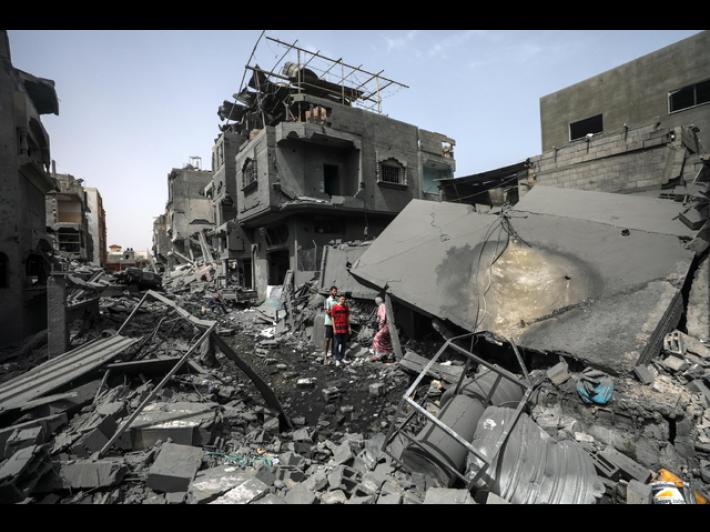 Almeno 11 morti in raid israeliano su una scuola a Gaza 