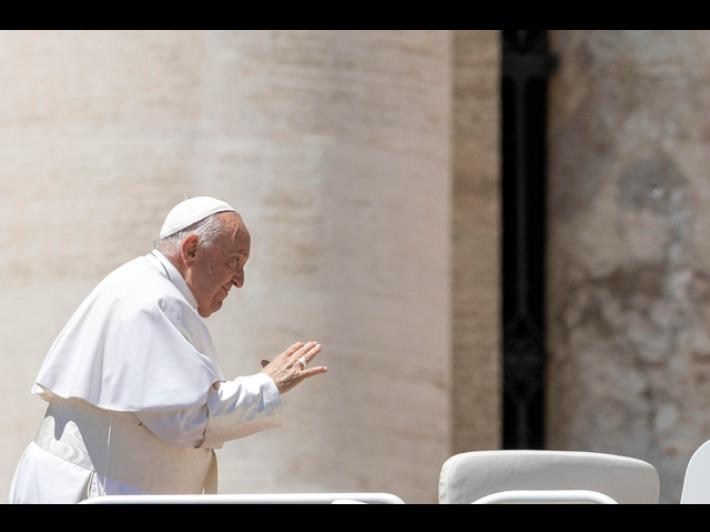 Papa contro i gay nei seminari, duro attacco parlando ai vescovi