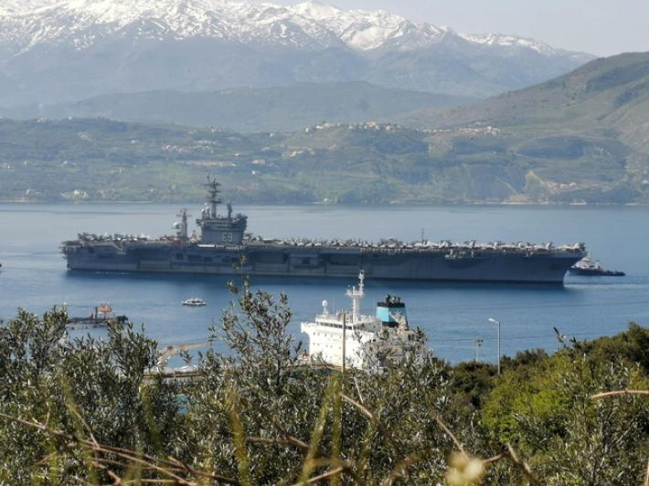 Gli Houthi: "Abbiamo colpito la portaerei Uss Eisenhower". Ma arriva la smentita