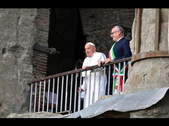Il Papa, Roma sia al servizio degli ultimi