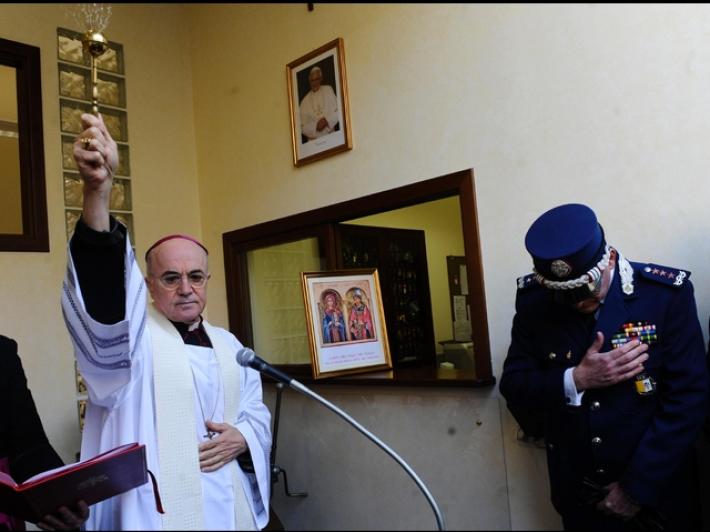 Il Dicastero per la Dottrina della Fede convoca monsignor Vigan&ograve;. E' accusato di scisma