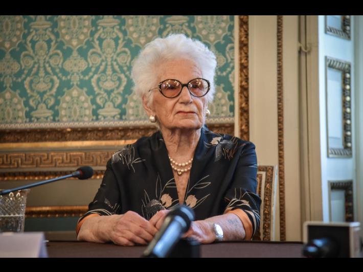 Liliana Segre: "Dovr&ograve; essere cacciata ancora dal mio Paese?". Donzelli (FdI): "Ascolteremo il monito della senatrice a vita"