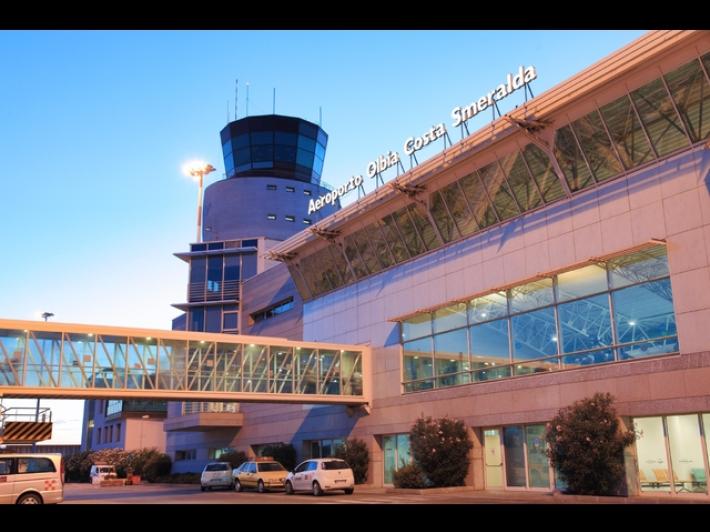 Emergenza su jet privato in volo da Ginevra, atterraggio a Olbia