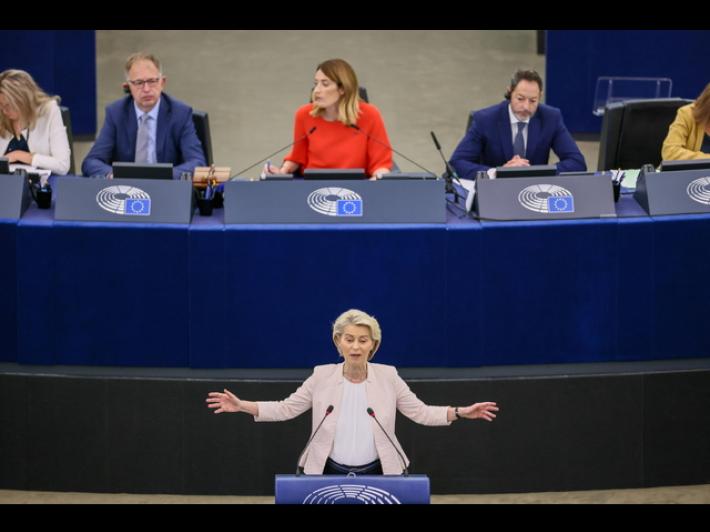Ursula Von der Leyen rieletta alla Commissione Ue con 401 voti. Contrari FdI