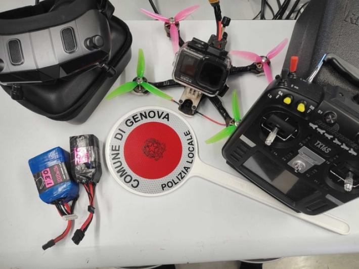 Drone precipita su una chiesa a Genova, 30.000 euro di multa