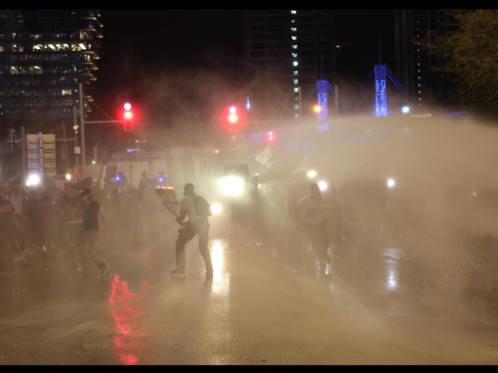 Drone lanciato dagli Houthi esplode sul centro di Tel Aviv, un morto e feriti