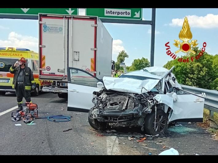 Un morto e feriti su A4, autostrada chiusa e lunghe code