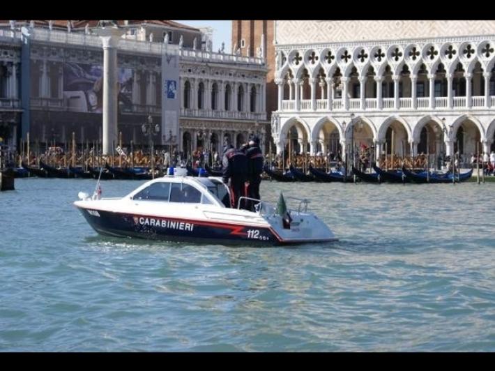 Giovane annega dopo tuffo in laguna al Lido di Venezia