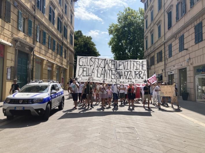 Giustizia per le vittime della Lanterna, 100 in corteo