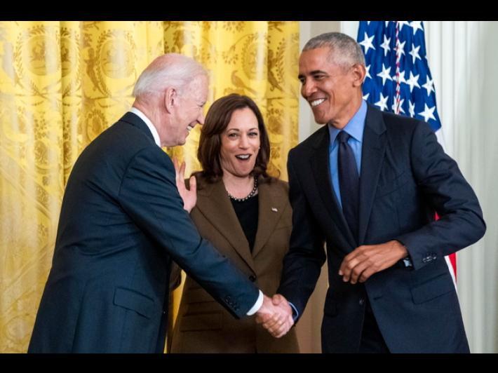 Gli Obama appoggiano Harris in un video