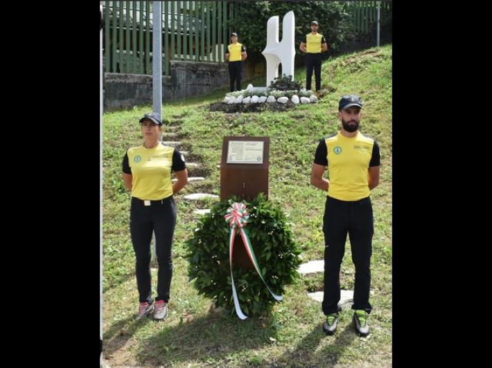 Un monumento ricorda i due finanzieri morti in esercitazione