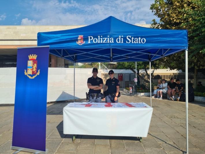 A Venezia torna stand polizia contro le truffe ai turisti